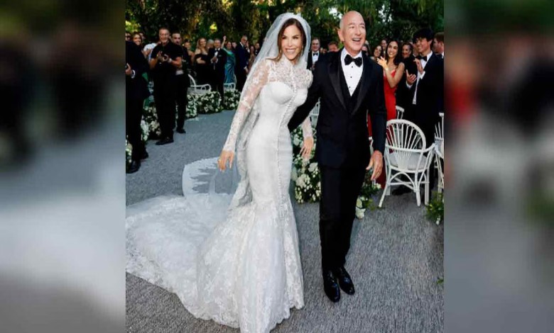 Jeff Bezos And Lauren Sanchez Are Now Married